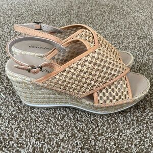 Donald Pliner Wedge Sandal sz.7.5/8